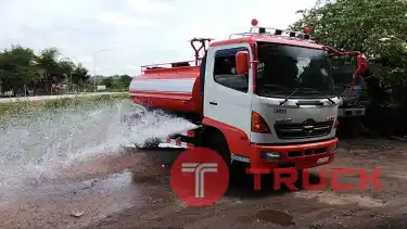 รหัส N292 HINO 6 ล้อ รถน้ำ ถังต่อใหม่ หนา 4 มิล บรรจุ 5,000 ลิตร เมก้า 165 แรง ปี 46 ระบบดูด-ดัน สเปรย์ท้าย พร้อมปืนฉีดน้ำ ราคา 670,000 บาท โทร 0839946814 น็อต