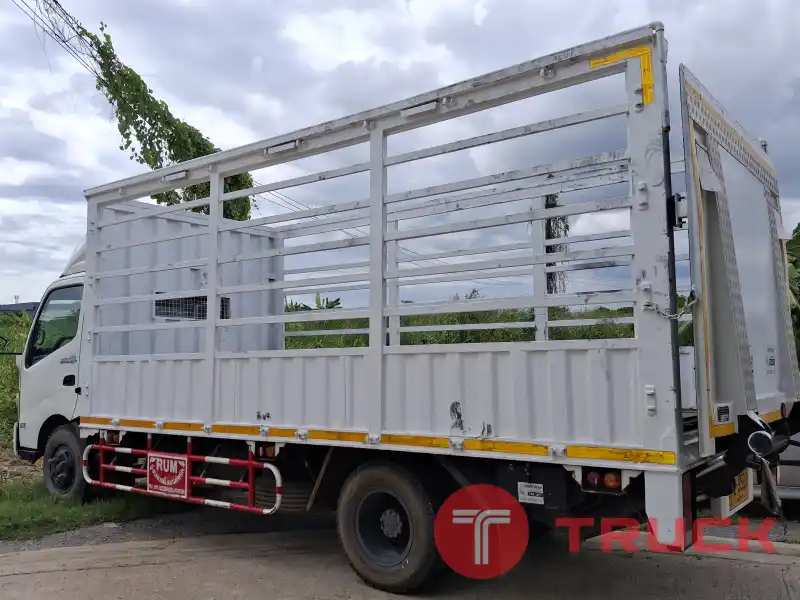 ขายหกล้อ Hino ปี 2015 ไมล์น้อย คอกสูง มีลิฟท์ท้าย 1.5 ตัน สภาพดี