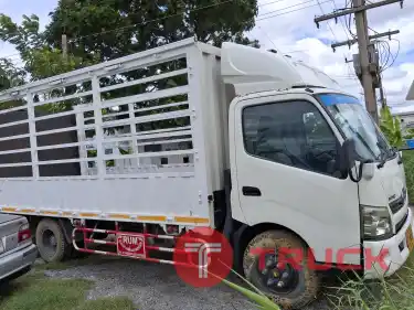 ขายหกล้อ Hino ปี 2015 ไมล์น้อย คอกสูง มีลิฟท์ท้าย 1.5 ตัน สภาพดี