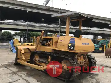 รถแทรคเตอร์ KOMATSU D40 ใช้งานมาน้อย สอบถามที่คุณครีม 0658844400