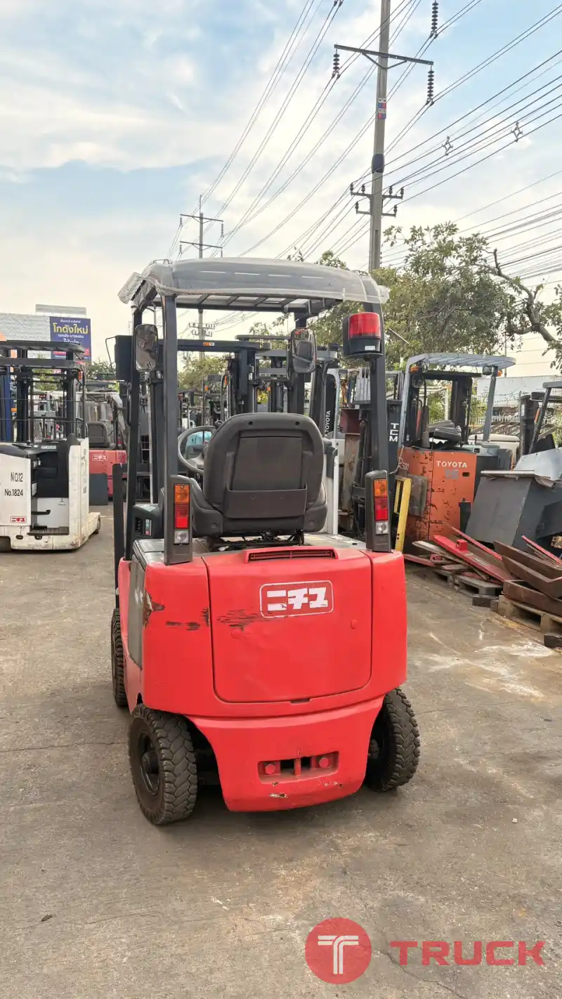 NICHIYU แบบนั่งขับ 1.5 ตัน รุ่น 77 เสายกสูง 3 เมตร งายาว 1220 เมตร