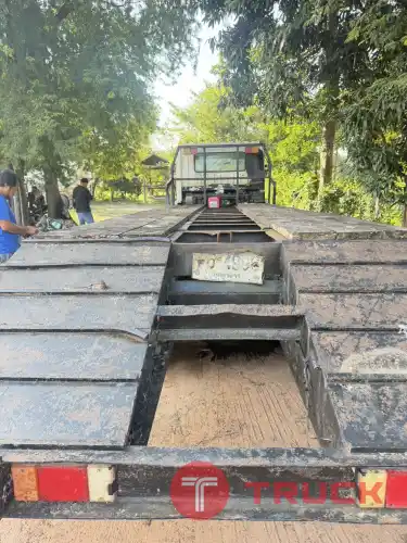 รถ 12 ล้อ ท้ายลาด