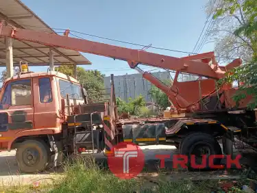 รถ 6 ล้อเครน ทานาโด้ นิสสัน