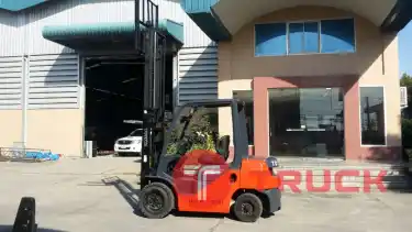 โฟล์คลิฟท์ TOYOTA8 ยก2.5ตัน เสา3เมตร ดีเซล