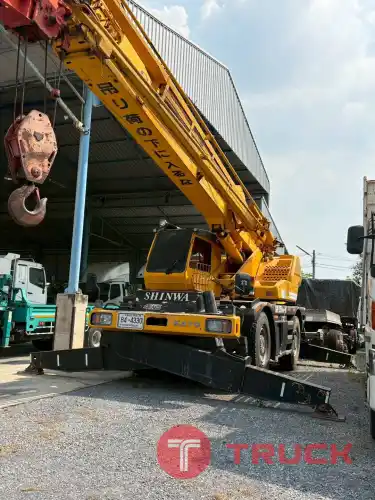 รถเครน 4 ล้อ 25 ตัน KATO KR-25H-V3