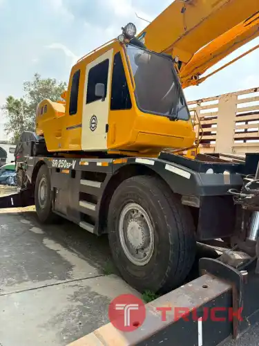 รถเครน 4 ล้อ 25 ตัน KATO KR-25H-V3