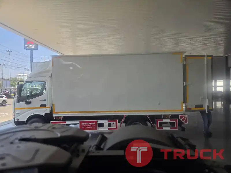 ฟรีดาวน์ รถบรรทุกตู้แห้ง EURO 5 ไกรสร 091-7838676 , 086-3516797