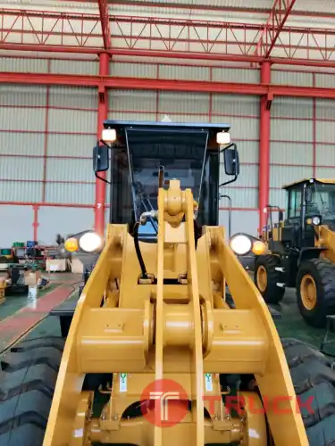 ขายรถตักล้อยาง ยี่ห้อ SEM รุ่น 618D ผลิตโดยแคทเทอร์พิลลาร์