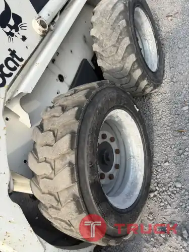 Bobcat 645 Skid Steer Loader รถตักล้อยาง เล็ก 2.2ตัน by by OEK 098-5625920
