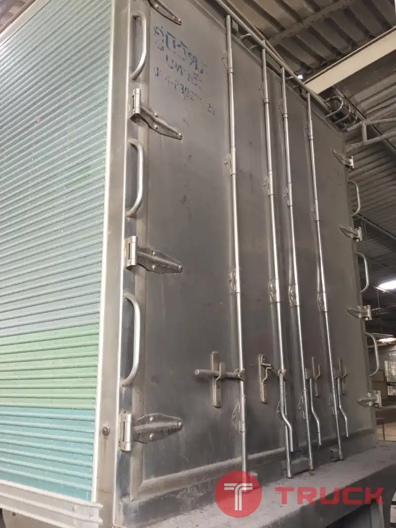 รถ10ล้อตู้เย็น