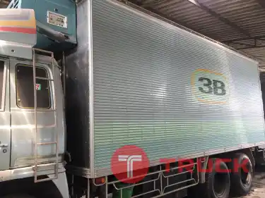 รถ10ล้อตู้เย็น