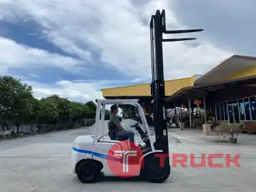 รถฟอร์คลิฟท์ TCM ขนาด 3ตัน รุ่น FD30T3 ยกสูง 4เมตร รถเก่านอกนำเข้า ติดต่อ Line jiraroj2909
