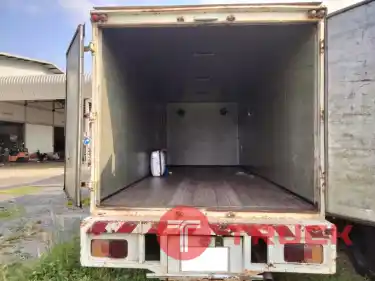 รถตู้บรรทุก 6 ล้อ HINO