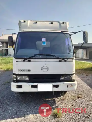 รถตู้บรรทุก 6 ล้อ HINO