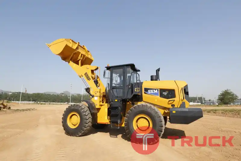 รถตักล้อยาง SEM 656F ผลิตโดยแคทเทอร์พิลลาร์