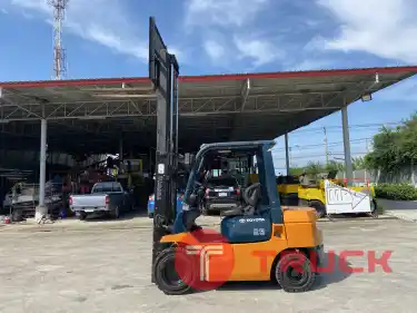 รถฟอร์คลิฟท์ TOYOTA รุ่น 7FD25 ขนาด 2.5 ตัน ยกสูง3เมตร รถเก่านอกนำเข้า ติดต่อ Line jiraroj2909