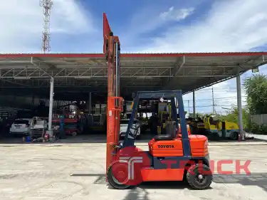 รถฟอร์คลิฟท์ TOYOTA รุ่น 5FD25 ยก 2.5 ตัน เสาสูง 3เมตร รถเก่านอกนำเข้า ติดต่อ Line jiraroj2909