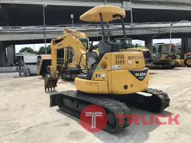 รถขุด KOMATSU PC40MR-1 พร้อมใช้งาน สอบถามที่คุณครีม 0658844400