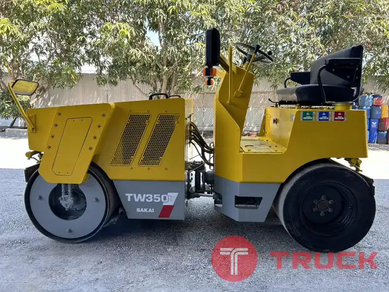 รถบดล้อหน้าเหล็กล้อหลังยาง SAKAI รุ่น TW350 ขนาด 2.5 ตัน รถเก่านอกนำเข้า ติดต่อ Line jiraroj2909
