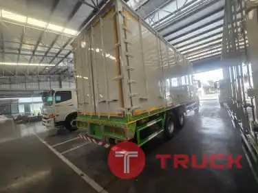 รถบรรทุกตู้แห้ง 10 บาน รับรถได้ทันที ไกรสร 086-3516797