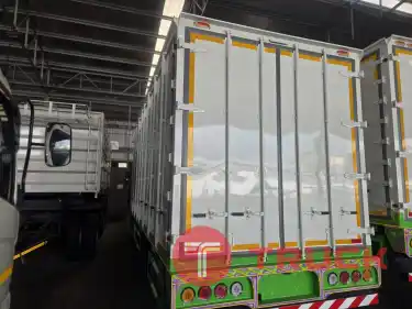 รถบรรทุกตู้แห้ง 10 บาน รับรถได้ทันที ไกรสร 086-3516797