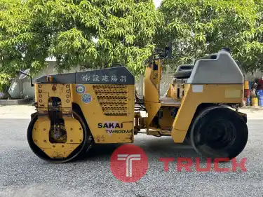 รถบดล้อหน้าเหล็กล้อหลังยาง SAKAI รุ่น TW500W-1 หนัก 4 ตัน ติดต่อ Line jiraroj2909