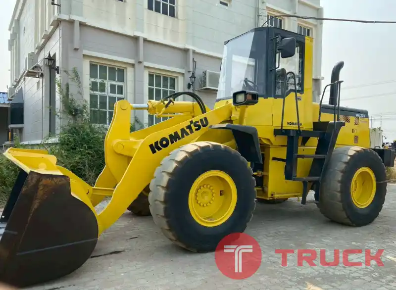 WA300-3 ตัก 2.55 คิว ยกสูง 3.50 เมตร นำเข้าจากญี่ปุ่น พร้อมใช้งาน สนใจติดต่อ 0927826142,0858176685