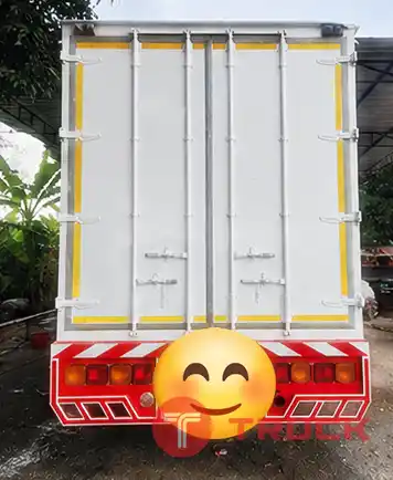 NISSAN UD PKB 216แรงม้า รถบรรทุก 6ล้อ ตู้แห้ง 10 บาน ปี2004 เลขไมล์ 519,000 กม.