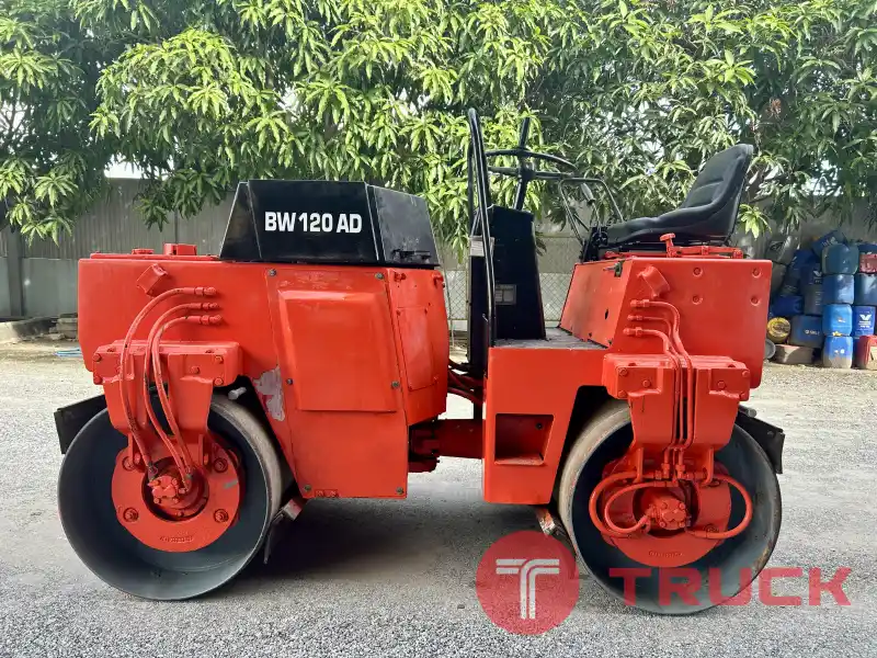 รถบดสั่นสะเทือน BOMAG รุ่น BW120AD ขนาด 2.5 ตัน รถเก่านอกนำเข้า ติดต่อ Line jiraroj2909