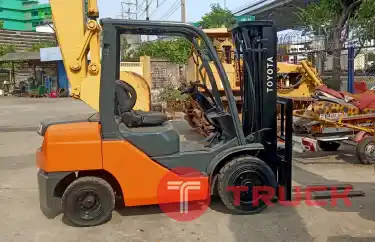 TOYOTA 62-8FD30 นำเข้าญี่ปัุน น้ำหนักยก 3 ตัน เสายกสูง 6 เมตร