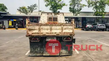 รถดั้มพ์ 6 ล้อ HINO 300