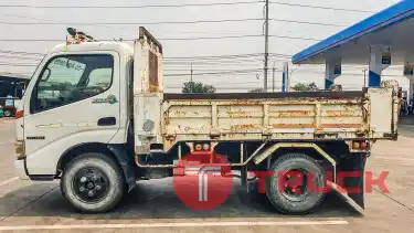 รถดั้มพ์ 6 ล้อ HINO 300