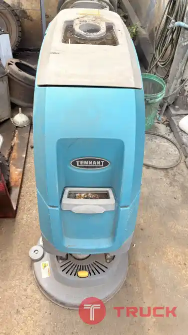 ขายรถขัดพื้น TENNANT T300 รถขัดพิ้นแบบนั่งขับขนาดเล็ก ขัดล้างพื้นสะอาด เหมาะสำหรับพื้นเรียบ รถขัดพื้นมือสองสภาพดี ชั่วโมงการใช้งานน้อย นำเข้าตรงจากญี่ปุ่น
