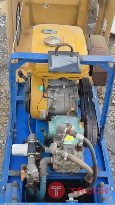 ปั๊มอัดฉีด WATER JET แรงกว่าปั๊มพ่นยา ปริมาณน้ำเยอะกว่า เหมาะกับงานล้าง ทำความสะอาด คราบหนักๆ ที่ต้องการปริมาณน้ำในการชะล้าง แรงดันสูง เครื่องยนต์ ROBIN 8.5แรงม้า ปั๊มรุ่นใหม่ แรงจัด มีถังน้ำในตัว