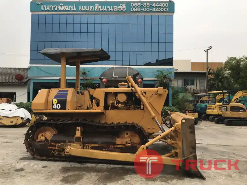รถแทรคเตอร์ KOMATSU D40 ใช้งานมาน้อย สอบถามที่คุณครีม 0658844400