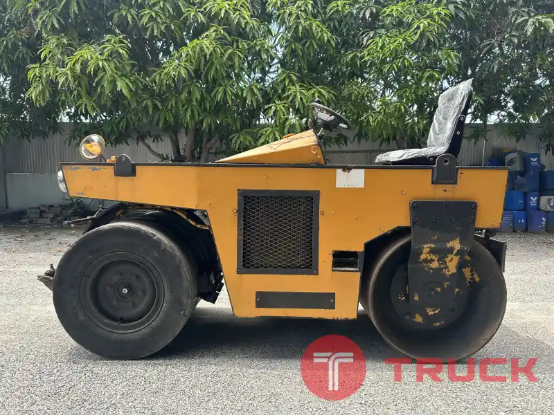 รถบด BOMAG รุ่น BW102AC ขนาด 2.5 ตัน รถเก่านอกนำเข้า ติดต่อ Line jiraroj2909