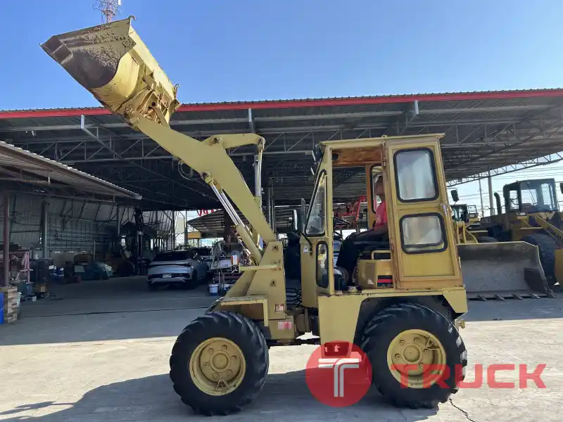 รถตักล้อยาง MITSUBISHI รุ่น WS300 บุ้งกี๋ 0.5 คิว ยกสูง 3 เมตร รถเก่านอกนำเข้า ติดต่อ Line jiraroj2909