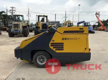Powerboss รถกวาดถนน นำเข้าจากญี่ปุ่น สภาพพร้อมใช้งาน สนใจโทร. 089-0050007 คุณชญานิน หรือ Add LINE ID @sangenjp www.sangenjp.com www.nmc99.com