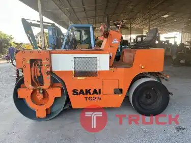 รถบดล้อหน้าเหล็กล้อหลังยาง SAKAI รุ่น TG25 ขนาด 2.5 ตัน รถเก่านอกนำเข้า ติดต่อ Line jiraroj2909