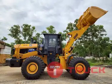 รถตักล้อยาง SEM 656F ผลิตโดยแคทเทอร์พิลลาร์