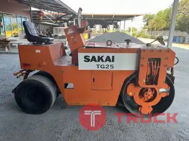 รถบดล้อหน้าเหล็กล้อหลังยาง SAKAI รุ่น TG25 ขนาด 2.5 ตัน รถเก่านอกนำเข้า ติดต่อ Line jiraroj2909