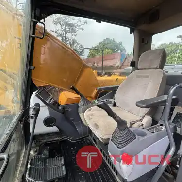รถแบคโฮ KOMATSU PC200-8M0