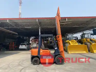 รถฟอร์คลิฟท์ TOYOTA รุ่น 02-5FD25 ยก 2.5 ตัน เสาสูง 3เมตร รถเก่านอกนำเข้า ติดต่อ Line jiraroj2909