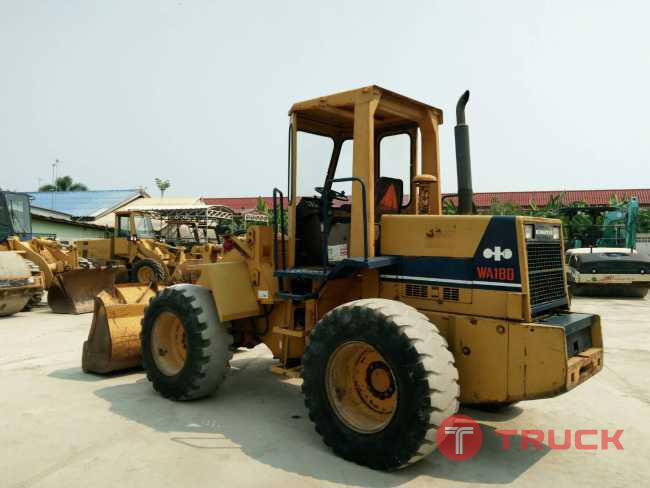 ขายรถตักล้อยาง ยี่ห้อ KOMATSU WA180-1 บุ้งกี๋ 1.8 คิว นำเข้าจากนอกแท้ 100เปอร์เซ็นต์ ไม่เคยใช้งานในไทย