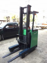 ขายฟอร์คลิฟท์มือสอง (รถยกไฟฟ้ายืนขับ) ยี่ห้อ โตโยต้า รุ่น 7FBRK13 ปี 2007 ขนาด 1.3 ตัน เสา 2 ชัก ยกได้สูง 4 เมตร สภาพสวยมาก รถนำเข้าจากญี่ปุ่น ชั่วโมงการใช้งานน้อย