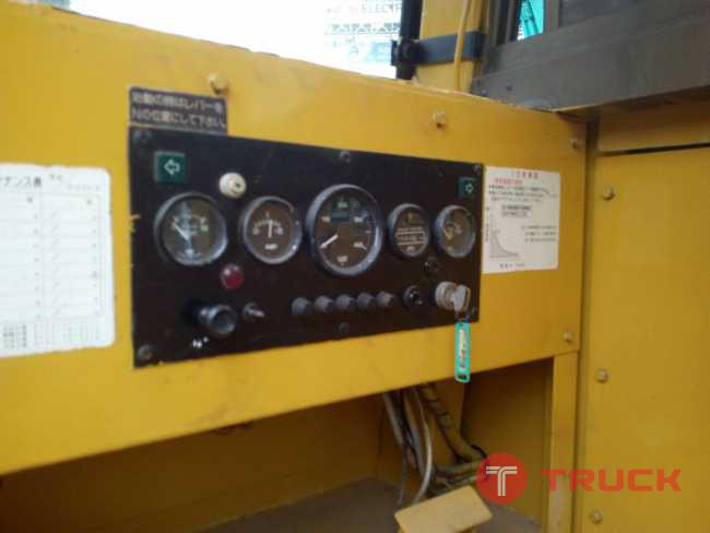 MST 2000 รถดั้มตีนตะขาบ MST 2000 รถดั้มตีนตะขาบ