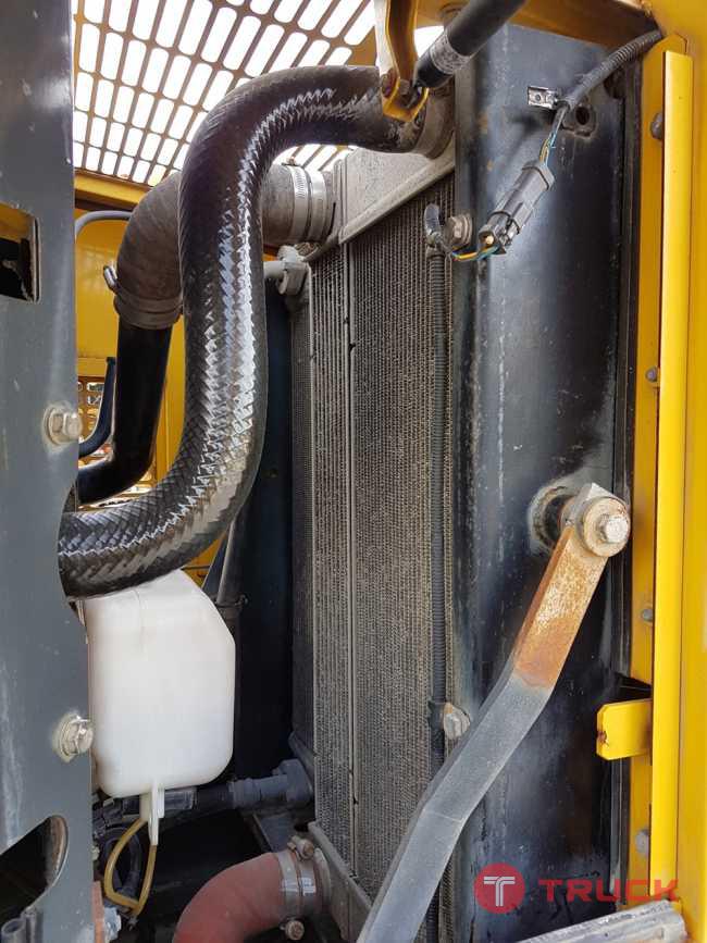 ขายรถตักล้อยาง ยี่ห้อ KOMATSU WA100-5 ซีเรียลสูง ปี 2006 นำเข้าจากญี่ปุ่นแท้ 100 เปอร์เซ็นต์สภาพสวย ไม่เคยใช้งานในไทย