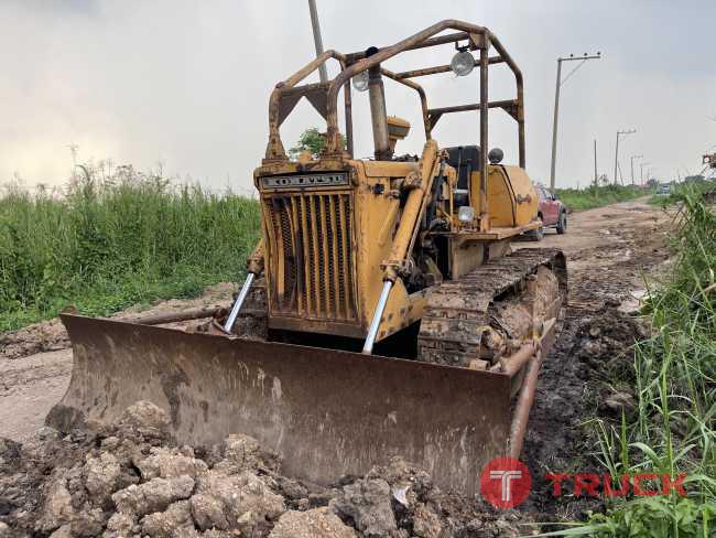 ขาย 185000 รถแทรคเตอร์ KOMATSU D40-1 ขาย 185000 รถแทรคเตอร์ KOMATSU D40-1