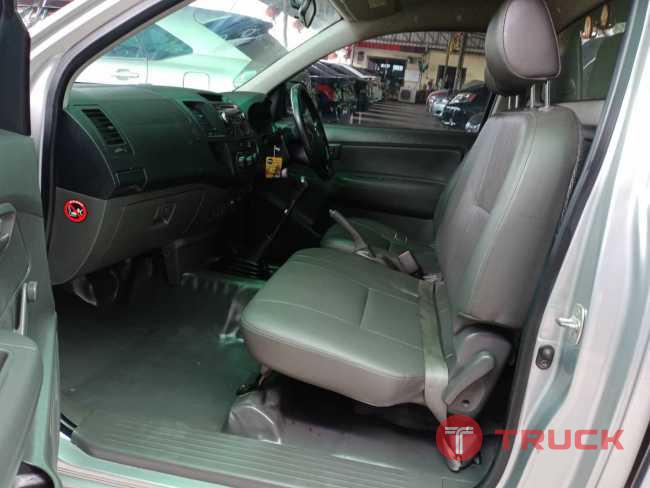 TOYOTA VIGO 2.5 J SINGLE MT 2015 สีเทา TOYOTA VIGO 2.5 J SINGLE MT 2015 สีเทา