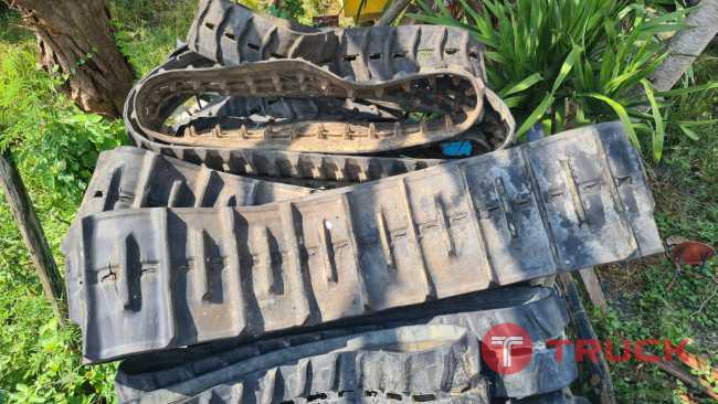 ขายรวม แทรคยาง รถเกี่ยวข้าว ขนาด 33-79x38 B เก่าญี่ปุ่น คู่ละ 17000 บาท